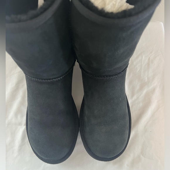 SOLD! UGG Classic Short II Women's Size US 9 Black Sheepskin Ankle Boots 1016223 - Picture 8 of 9